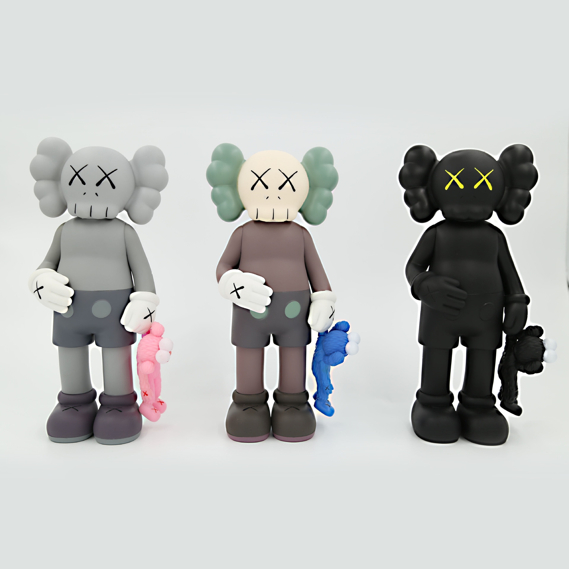 Kaws Holding Mini