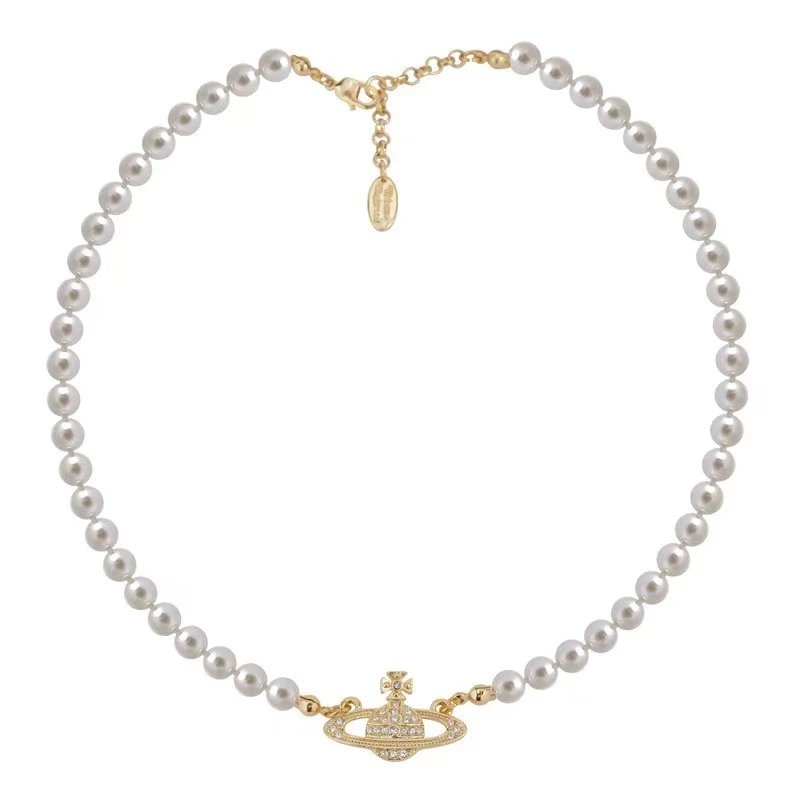 Vivienne Westwood
Pearl Necklace